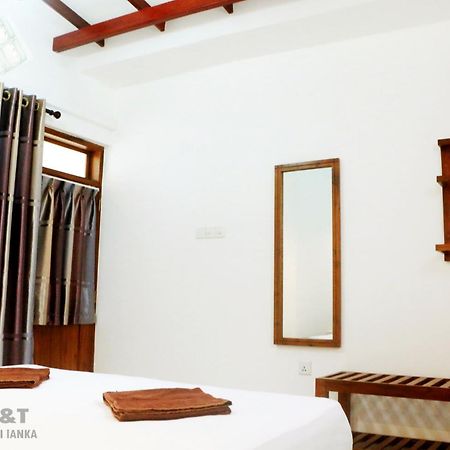 Hotel T&T Anuradhapura Buitenkant foto
