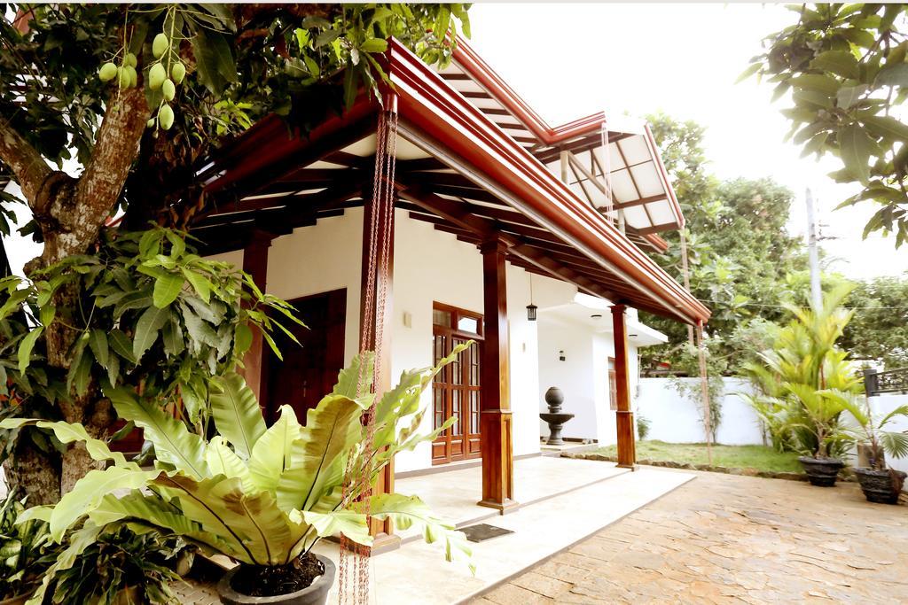 Hotel T&T Anuradhapura Buitenkant foto
