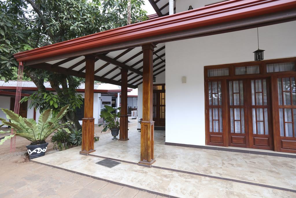 Hotel T&T Anuradhapura Buitenkant foto