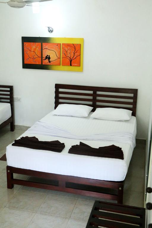 Hotel T&T Anuradhapura Buitenkant foto