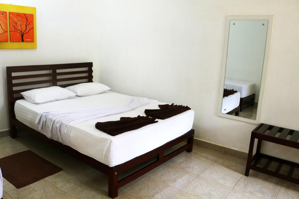 Hotel T&T Anuradhapura Buitenkant foto