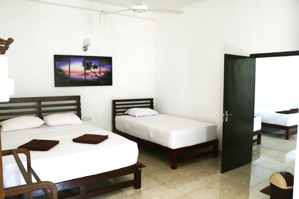 Hotel T&T Anuradhapura Buitenkant foto