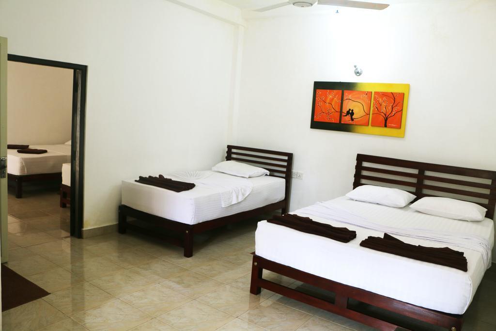 Hotel T&T Anuradhapura Buitenkant foto