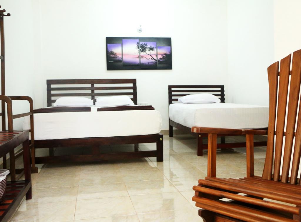 Hotel T&T Anuradhapura Buitenkant foto