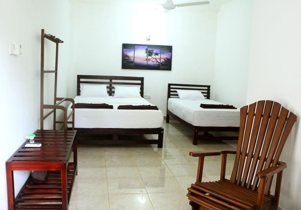 Hotel T&T Anuradhapura Buitenkant foto