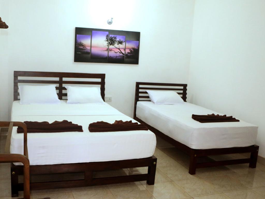 Hotel T&T Anuradhapura Buitenkant foto