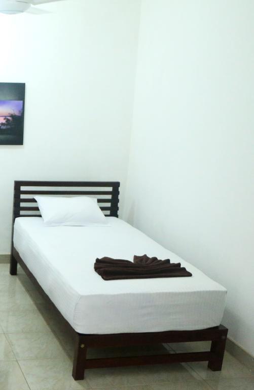Hotel T&T Anuradhapura Buitenkant foto