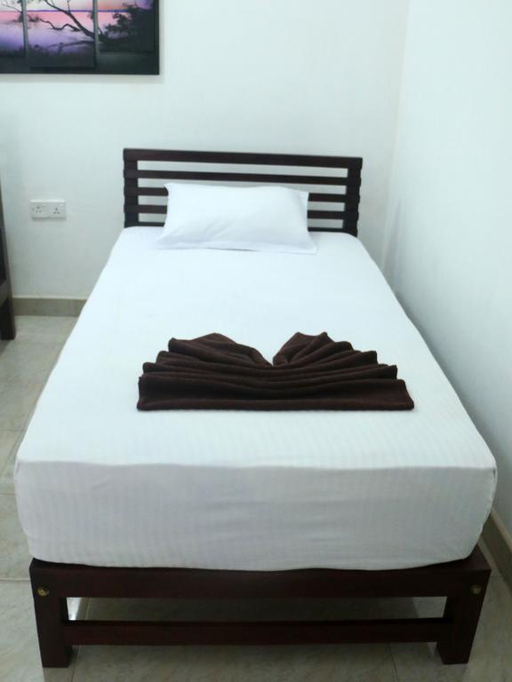 Hotel T&T Anuradhapura Buitenkant foto