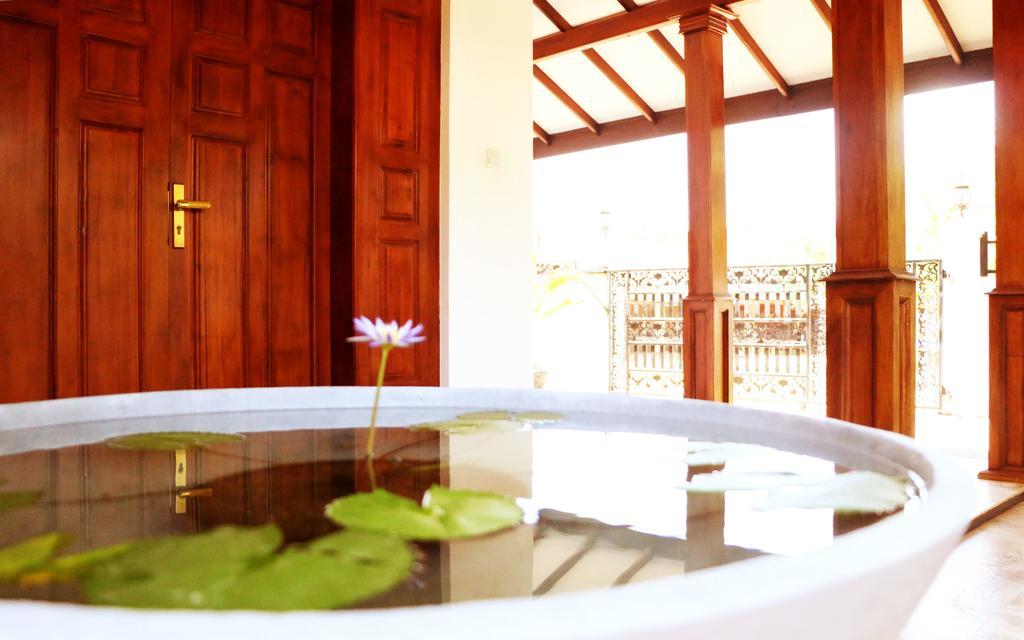 Hotel T&T Anuradhapura Buitenkant foto