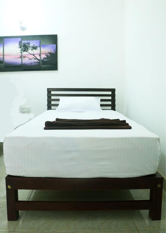 Hotel T&T Anuradhapura Buitenkant foto