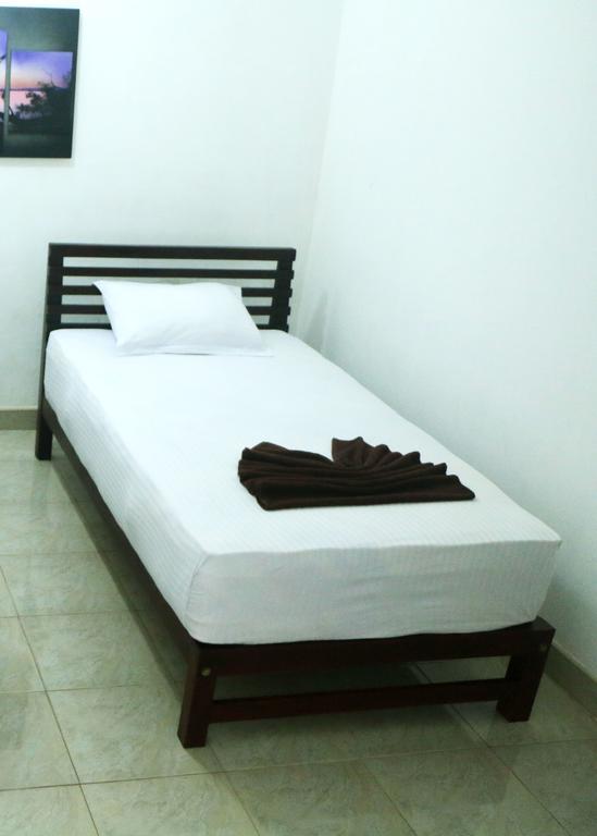 Hotel T&T Anuradhapura Buitenkant foto