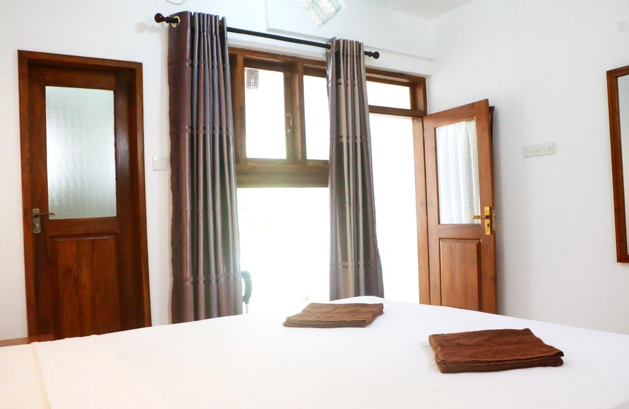Hotel T&T Anuradhapura Buitenkant foto
