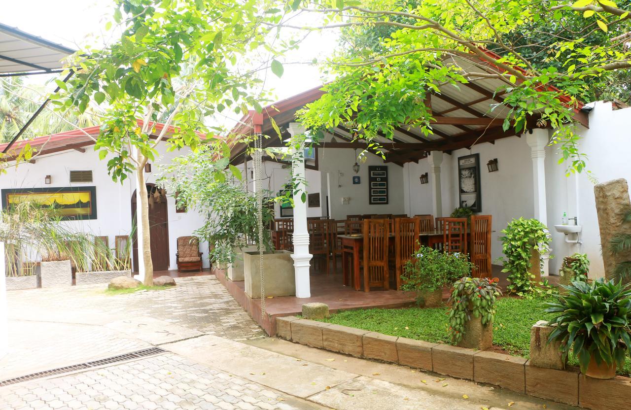 Hotel T&T Anuradhapura Buitenkant foto
