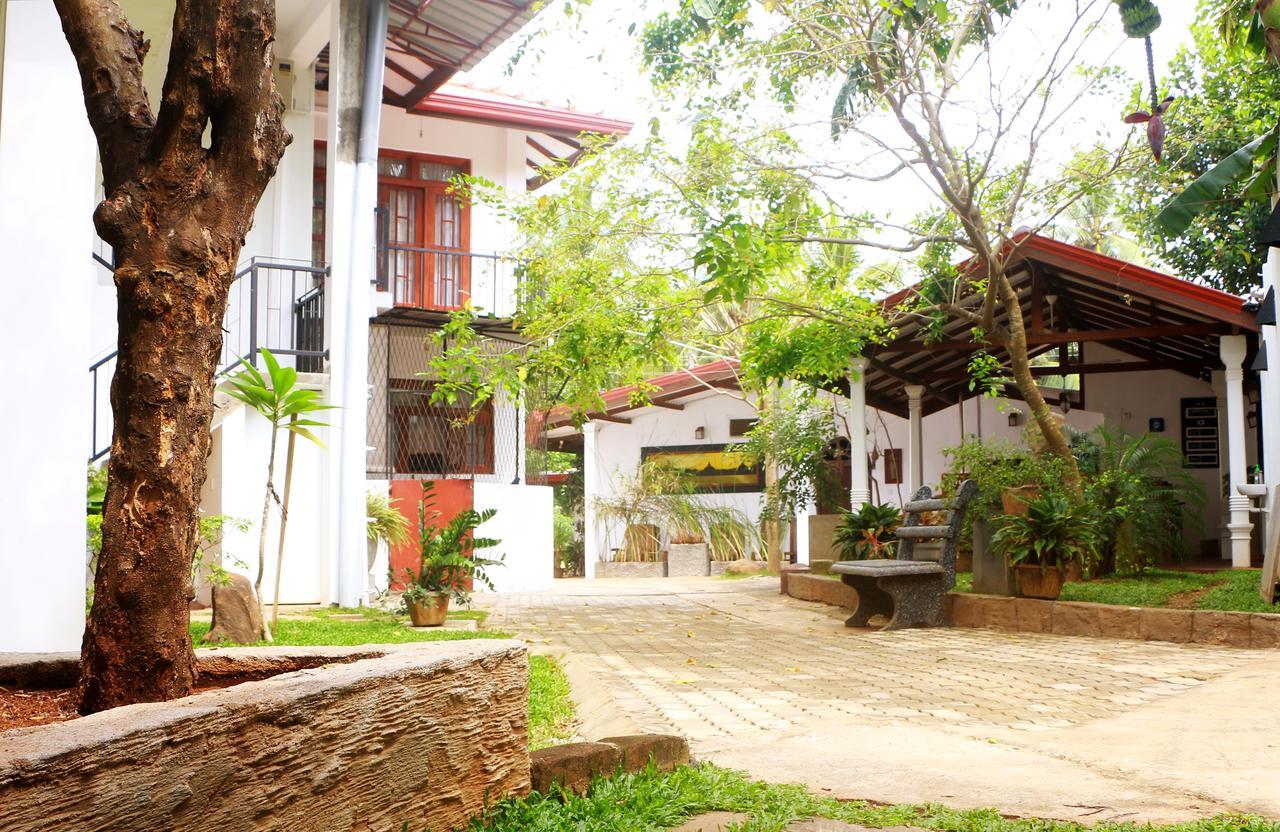 Hotel T&T Anuradhapura Buitenkant foto