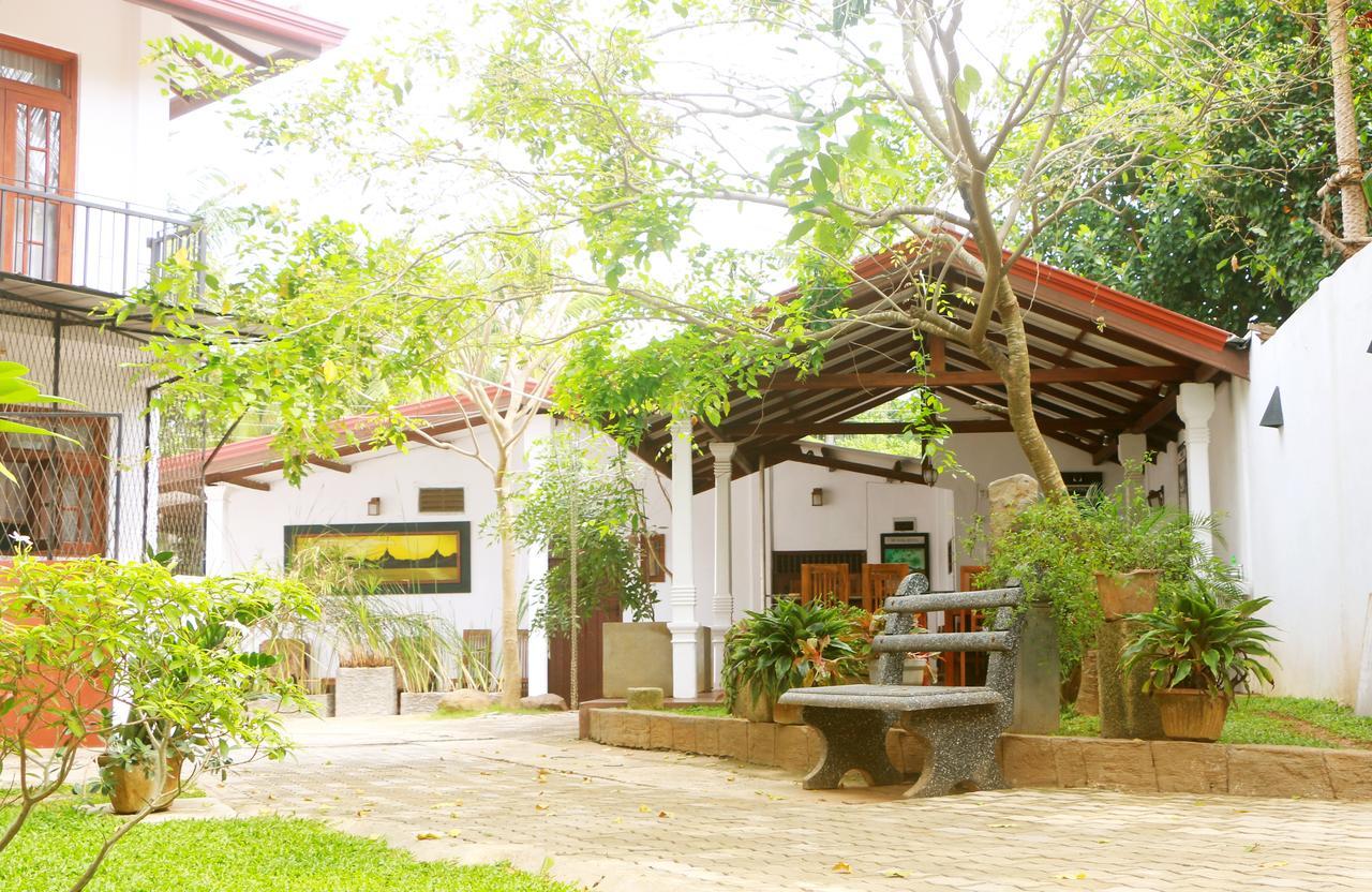 Hotel T&T Anuradhapura Buitenkant foto
