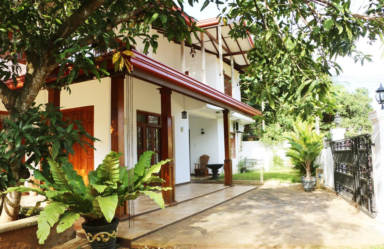 Hotel T&T Anuradhapura Buitenkant foto
