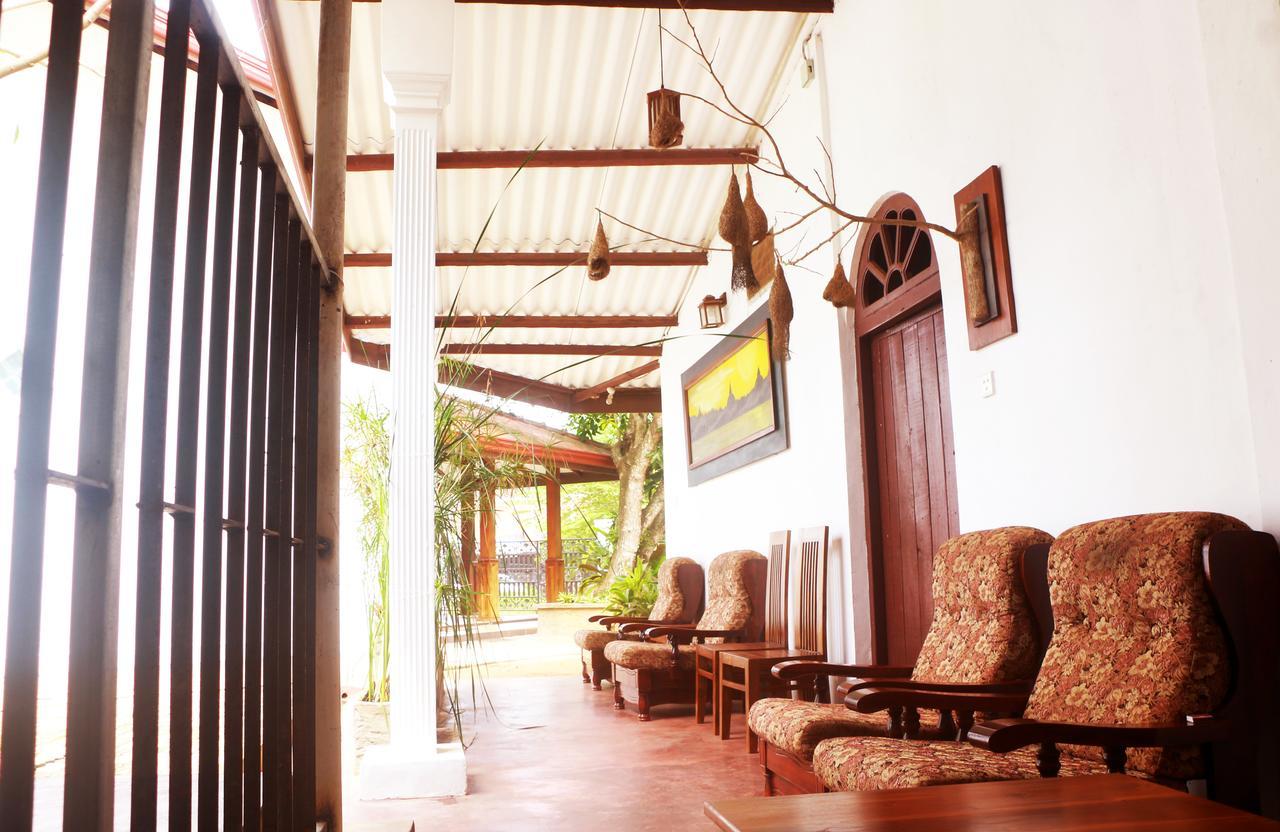Hotel T&T Anuradhapura Buitenkant foto