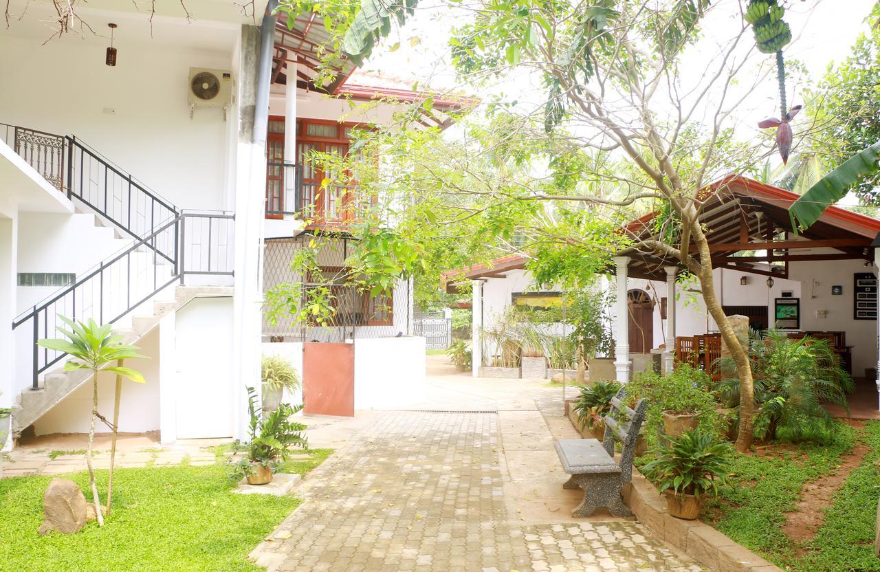 Hotel T&T Anuradhapura Buitenkant foto